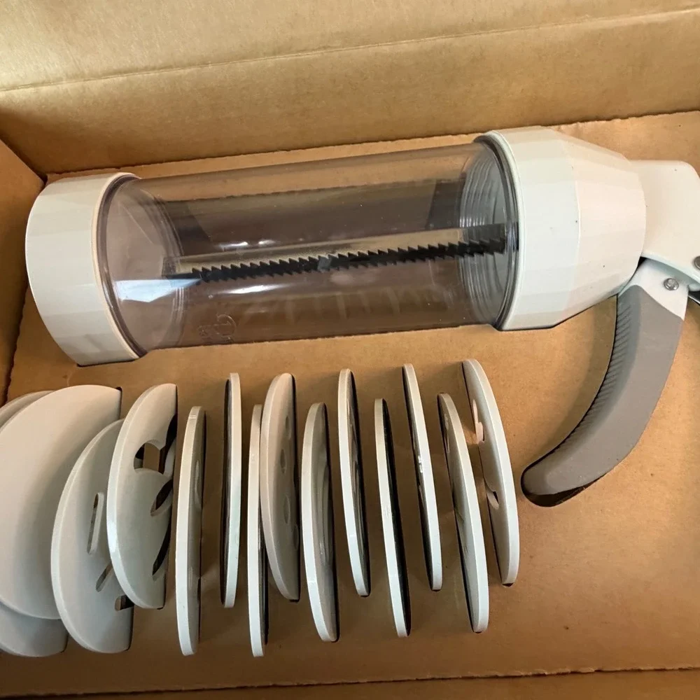 The Pampered Chef Cookie‎ Press #1525 Complete In Box, Including Set Of 16 Molds